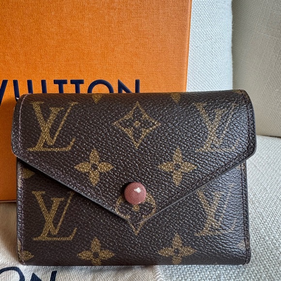 Louis Vuitton Victorine Monogram Wallet - Picture 1 of 13